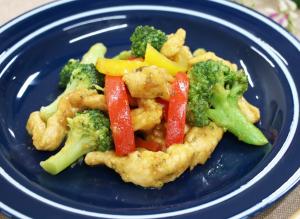 「鶏肉とブロッコリーのカレー炒め」の写真