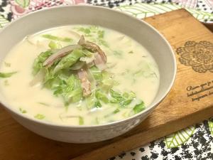 キャベツとベーコンの豆乳みそスープの写真