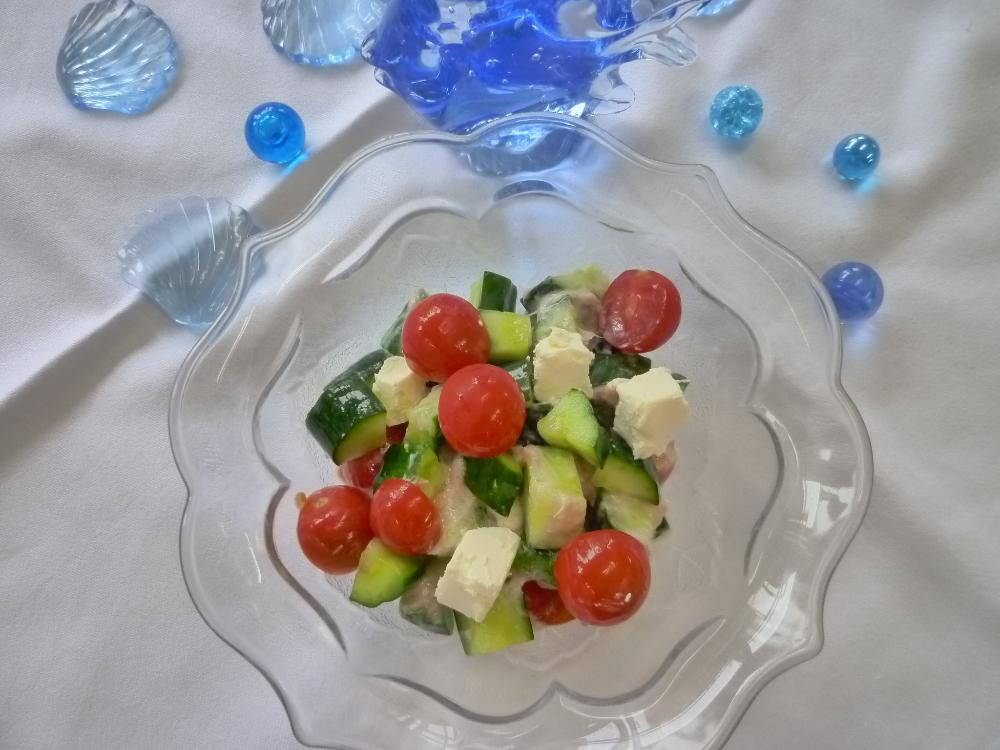 きゅうりとトマトのサラダの完成の画像