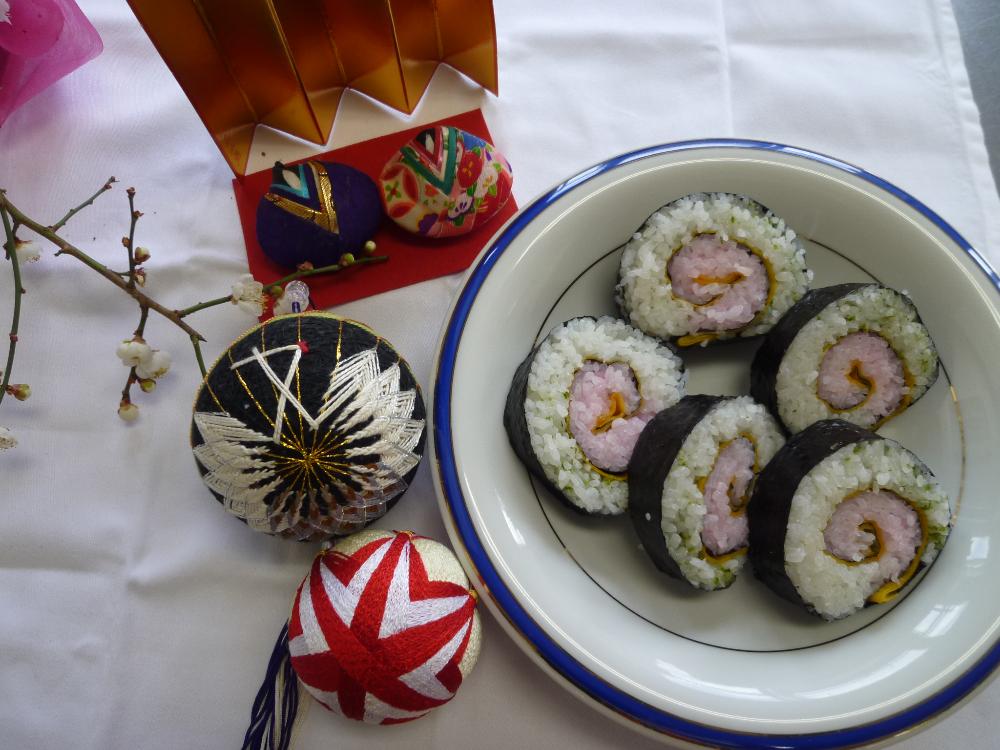 うずまき飾り巻き寿司の完成の画像