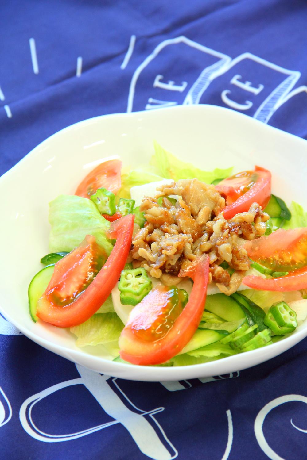 豚肉と夏野菜のサラダの完成の画像