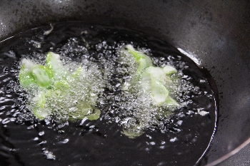 蕾菜とフキノトウと小エビとアジの天ぷらの作り方の画像2