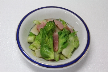 蕾菜とベーコンの炒め物の画像