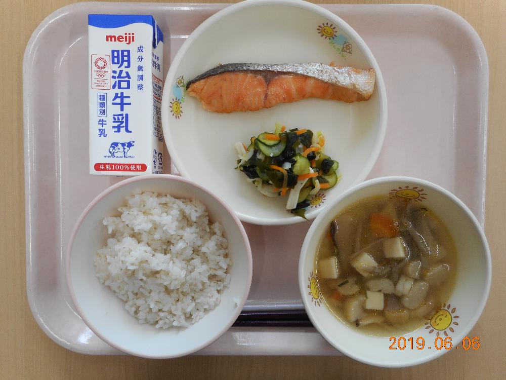 本日の学校給食献立の画像