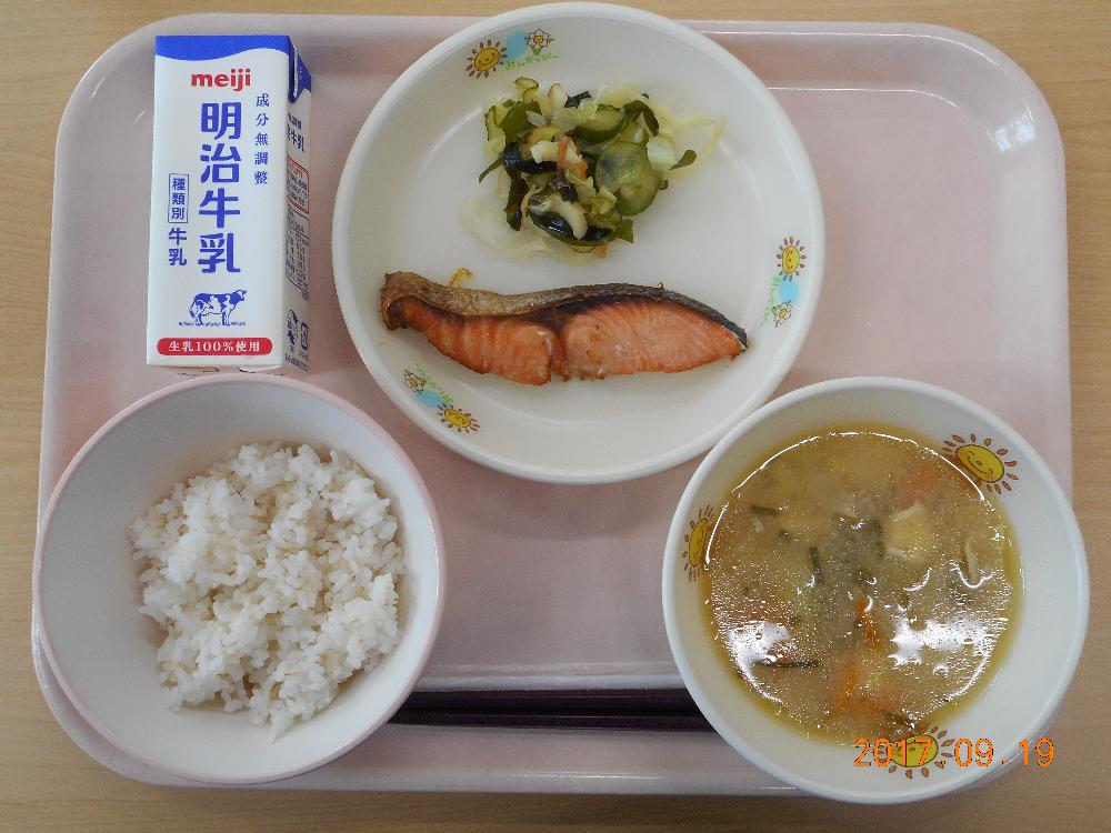 本日の学校給食献立の画像